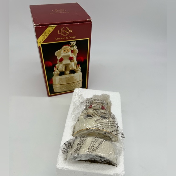 Lenox Winter's Wonder Santa Musical Keepsake Box Plays Jolly Old St Nicholas - Picture 3 of 16
